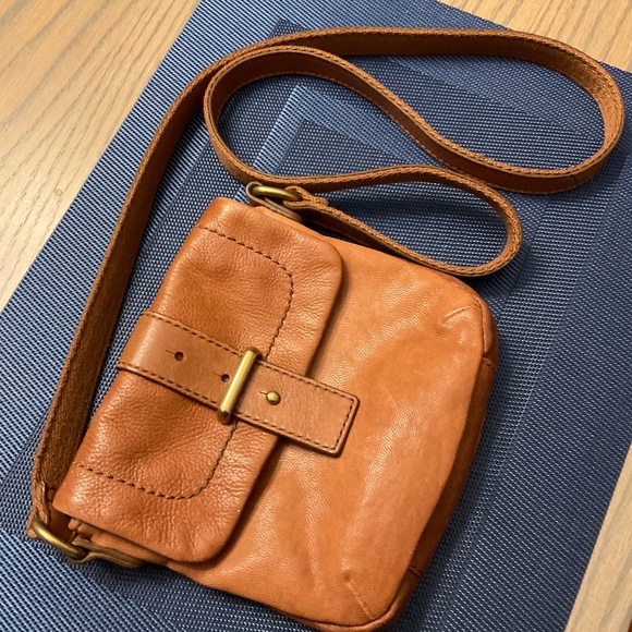 Fossil Bags Fossil Soft Leather Crossbody Purse V Good Condition 7 2 W X 7 H Poshmark